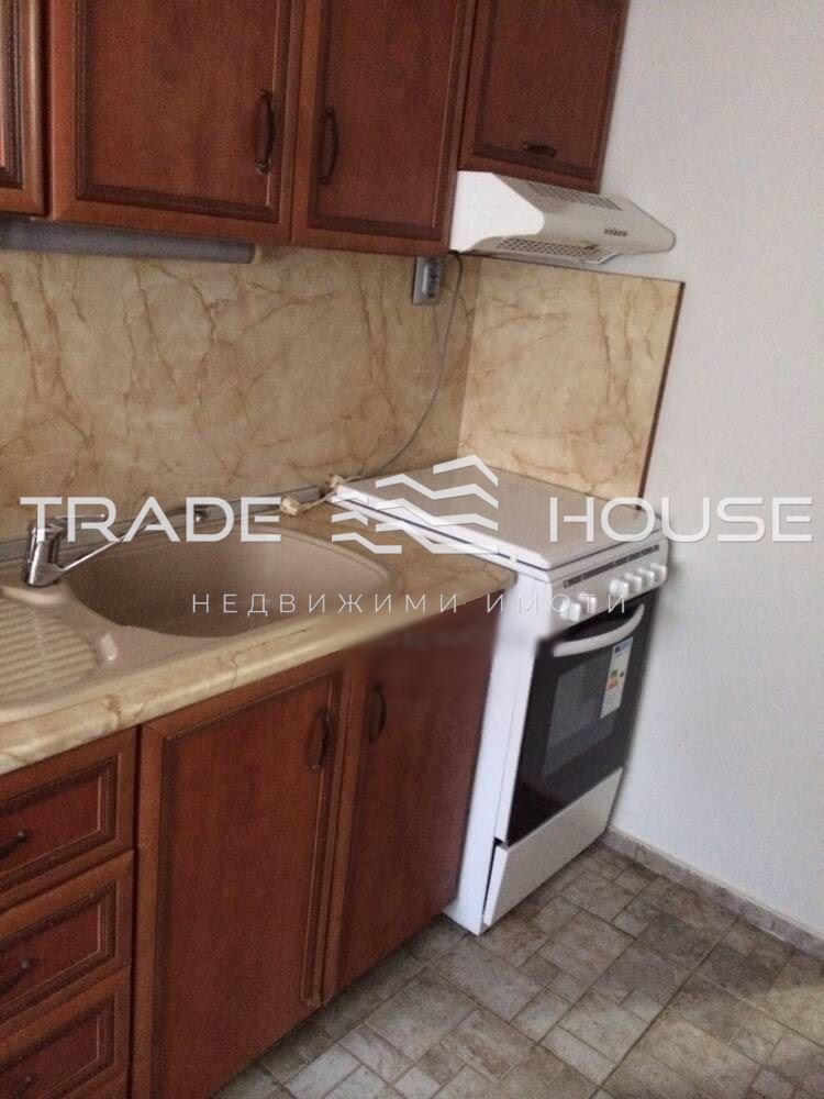 905618903